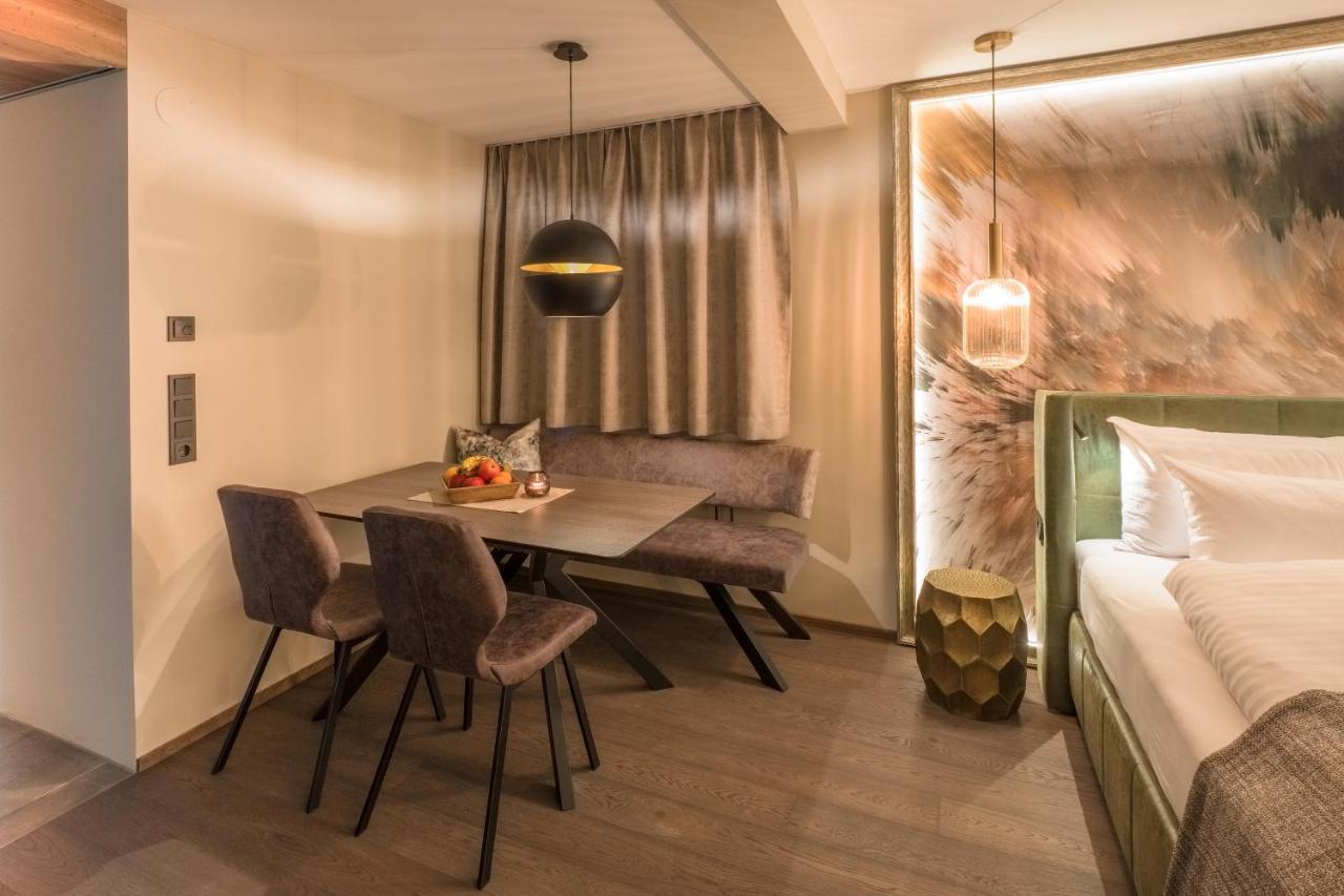Vier Studios & Restaurant Längenfeld Exteriör bild