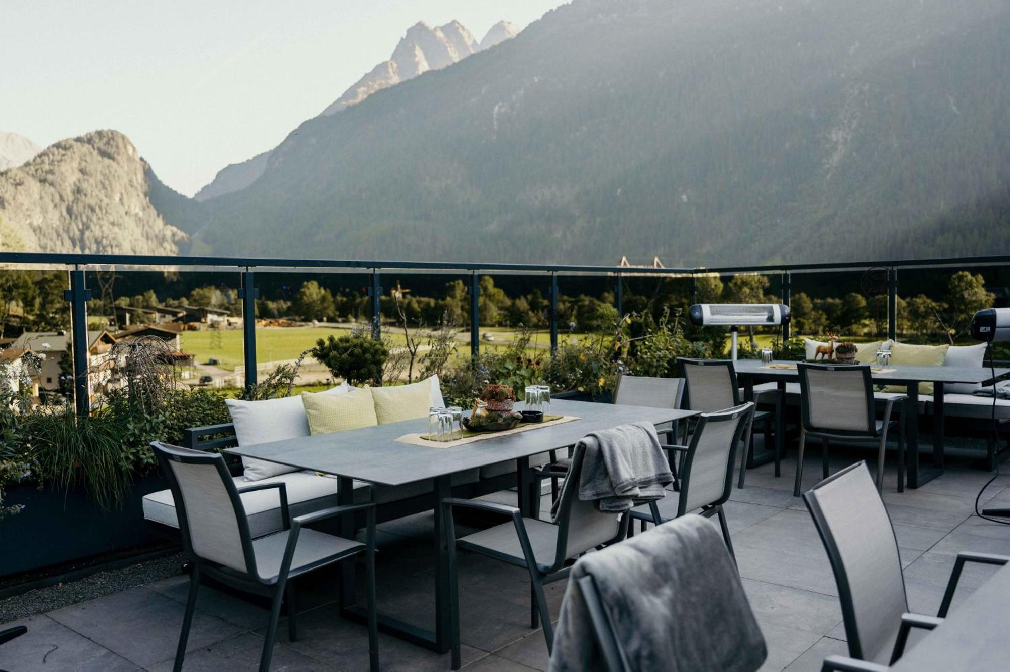 Vier Studios & Restaurant Längenfeld Exteriör bild